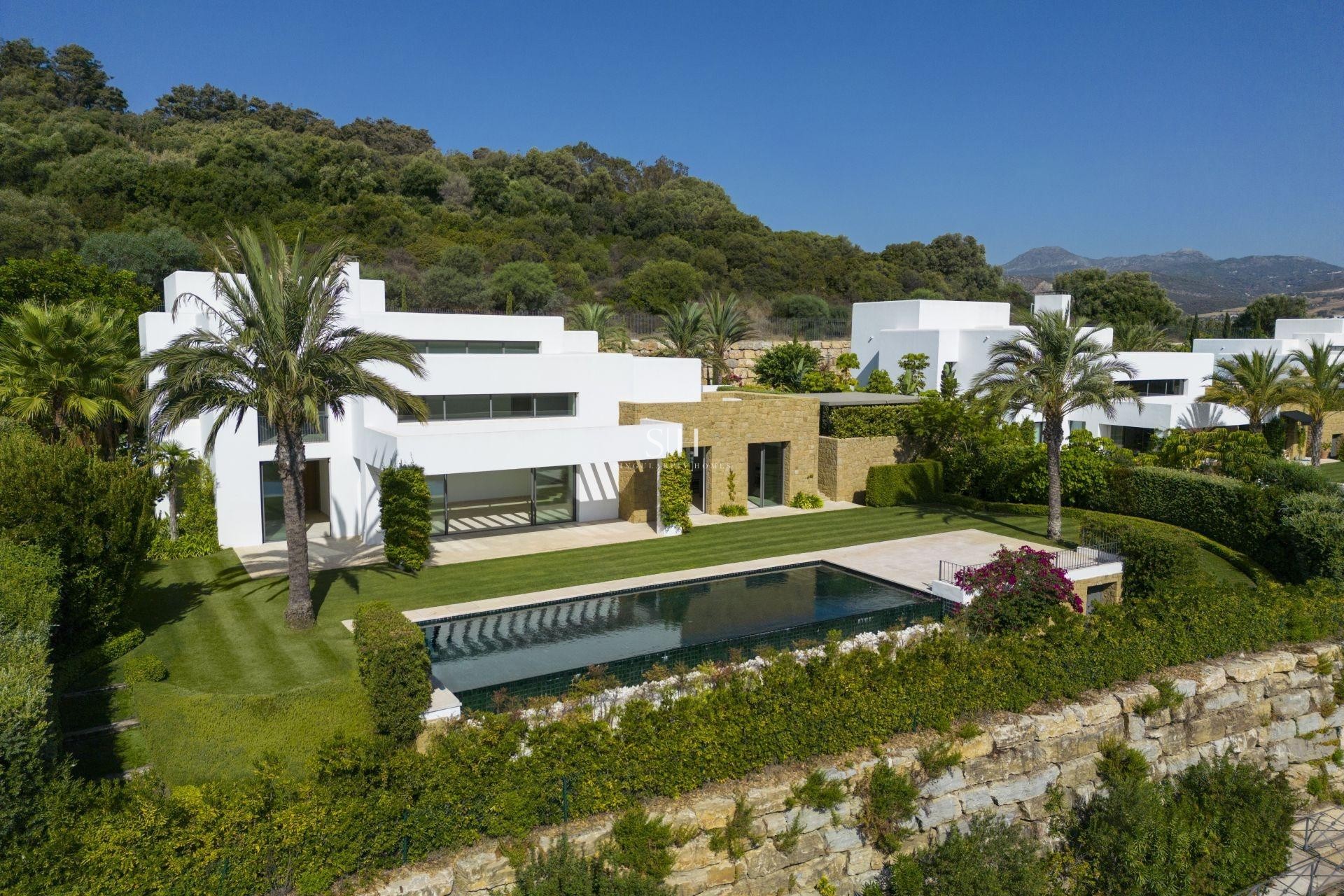 Новое здание - Villa - Casares - Pedregales