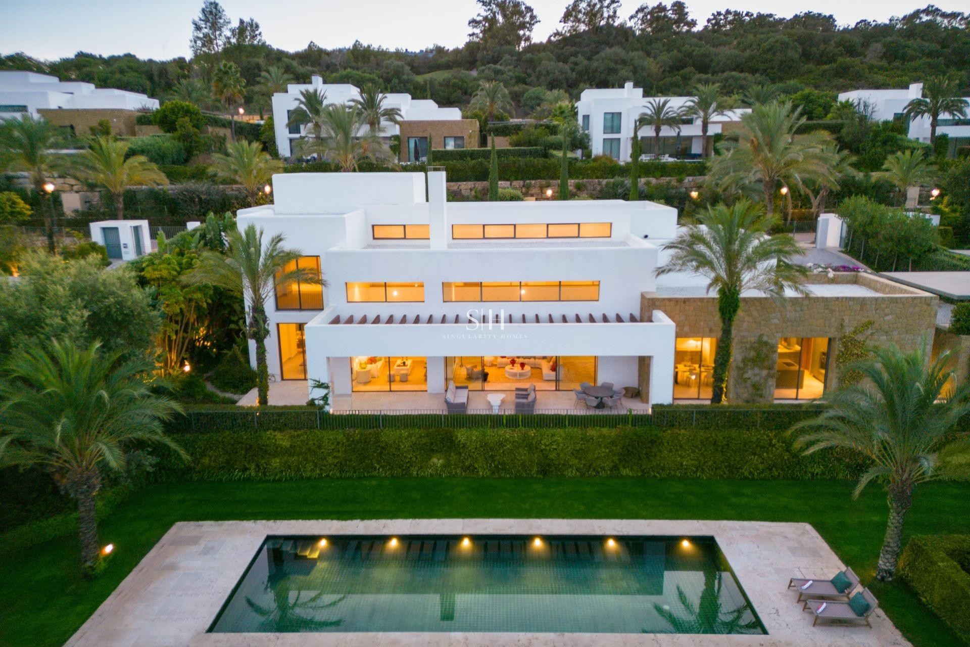 Новое здание - Villa - Casares - Pedregales