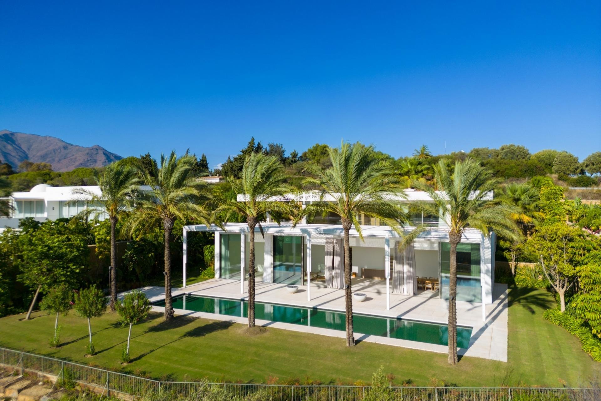 Новое здание - Villa - Casares - Pedregales