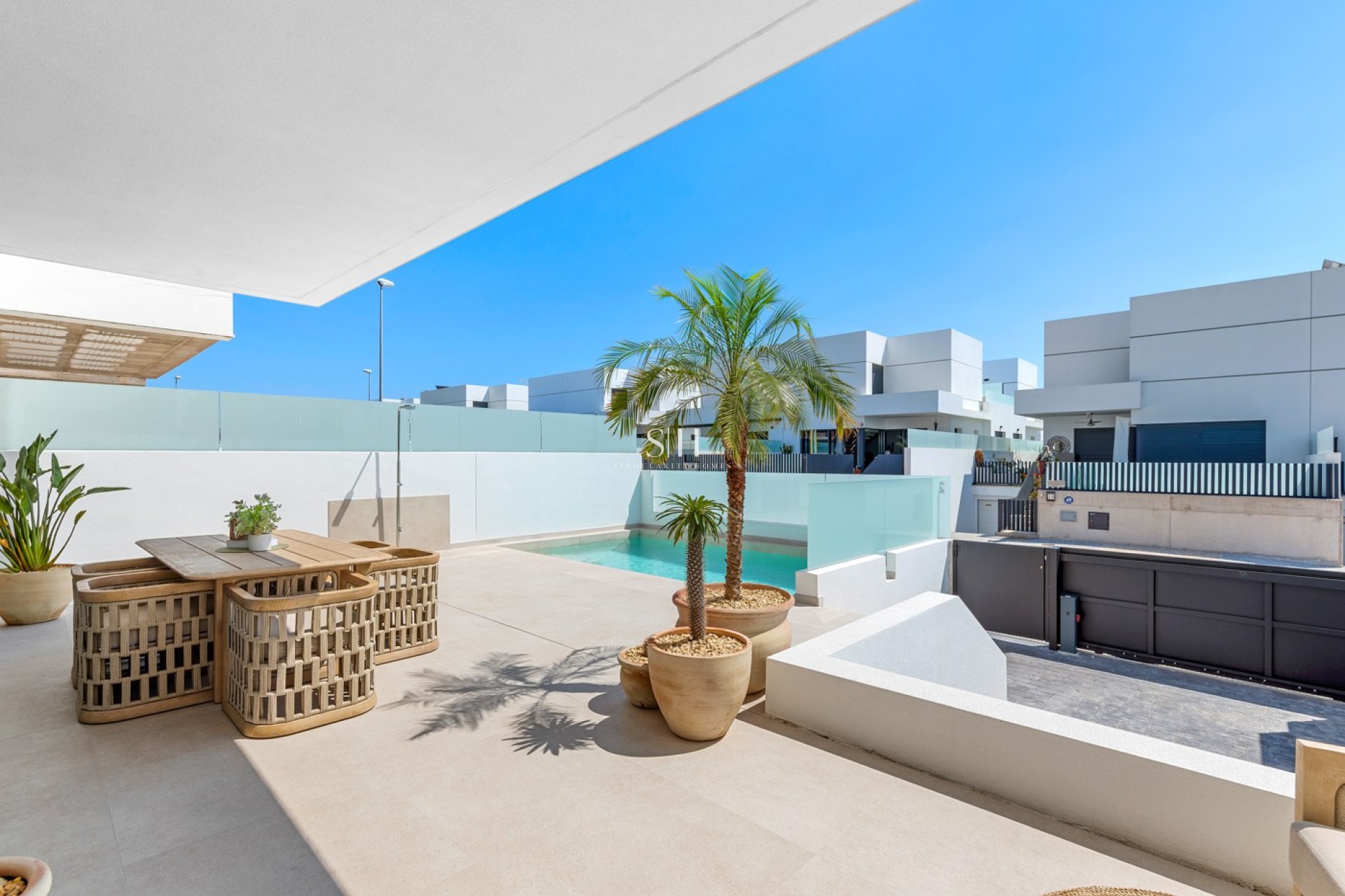 Новое здание - Villa - Dolores - Sector 3