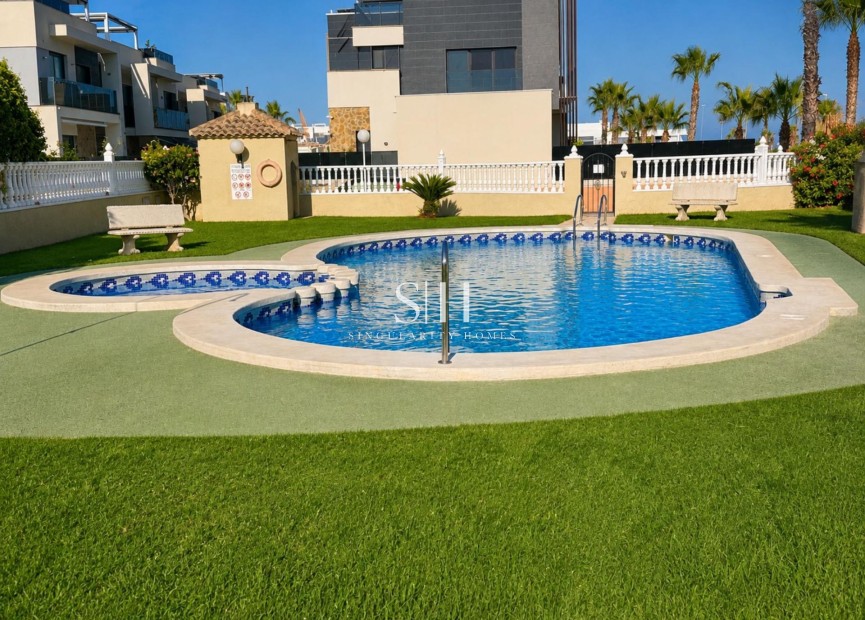 Odsprzedaż - Bungalow - Orihuela Costa - Lomas de Cabo Roig