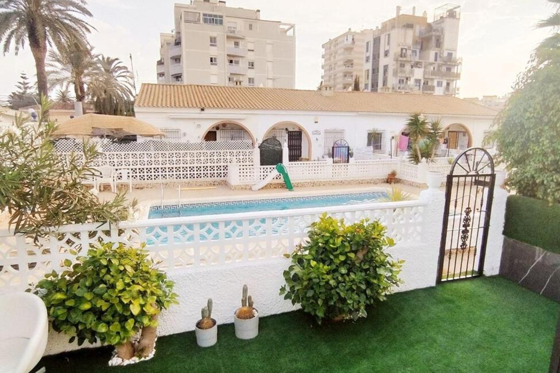 Odsprzedaż - Bungalow - Torrevieja - Nueva Torrevieja