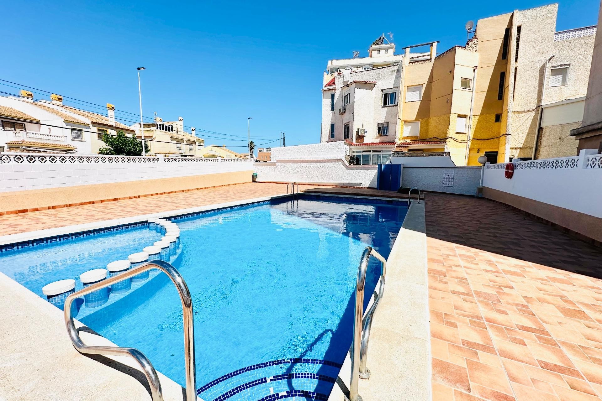 Odsprzedaż - Bungalow - Torrevieja - Playa de los Locos