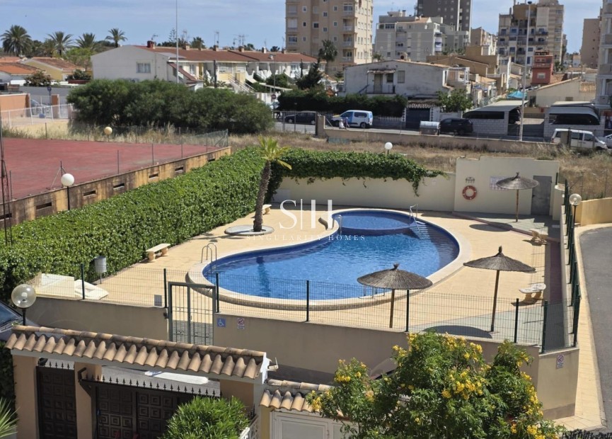 Odsprzedaż - Dom - Torrevieja - Calas Blanca