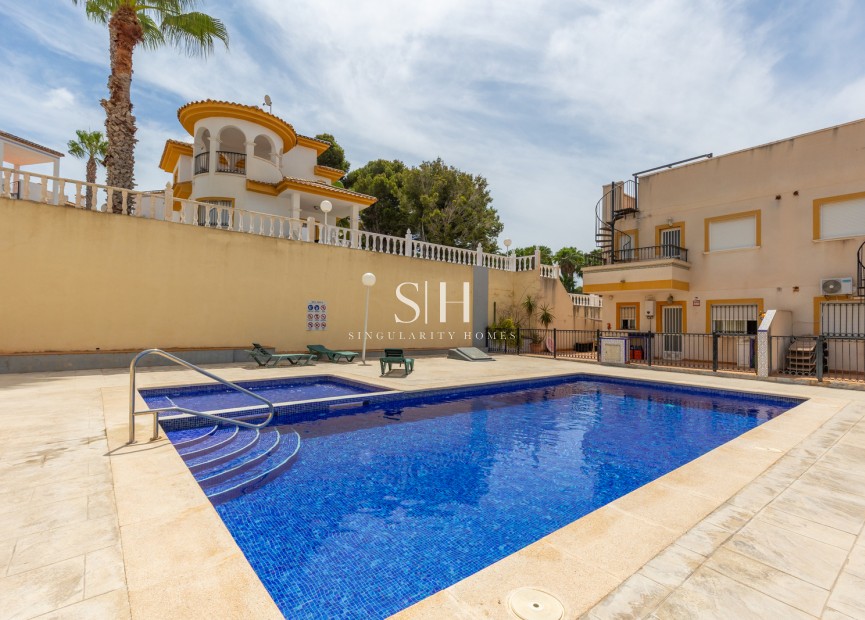 Odsprzedaż - Mieszkanie w bloku - Orihuela Costa - Villamartin