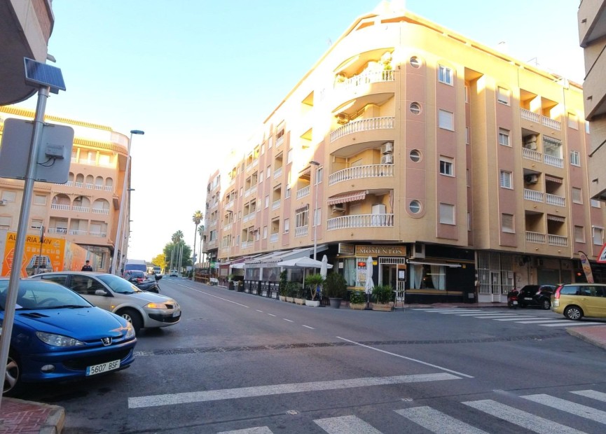 Odsprzedaż - Mieszkanie w bloku - Torrevieja - Centro