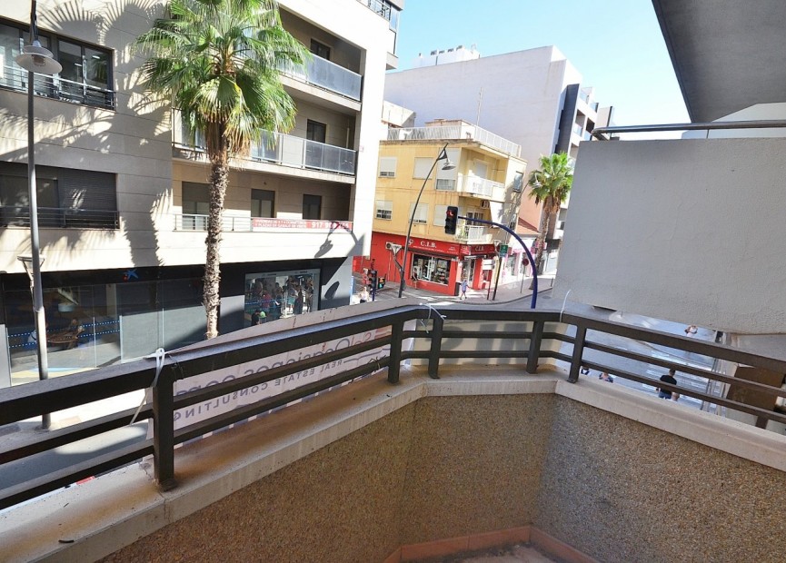 Odsprzedaż - Mieszkanie w bloku - Torrevieja - Centro