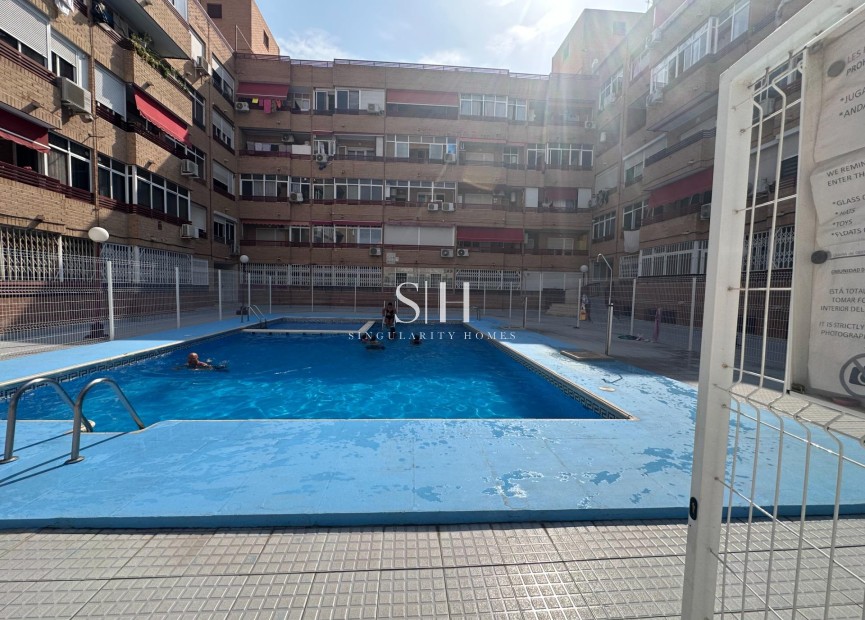Odsprzedaż - Mieszkanie w bloku - Torrevieja - Centro