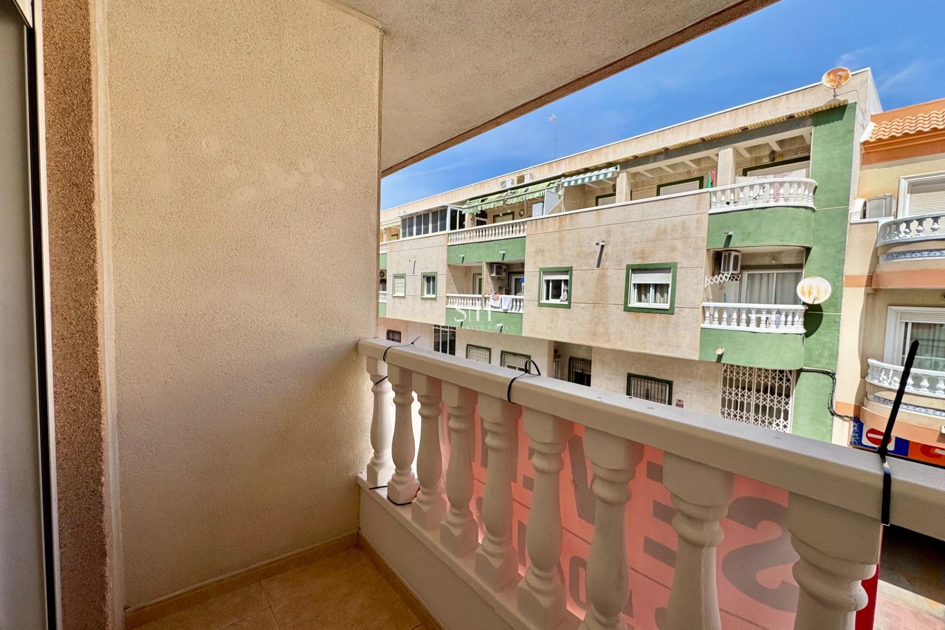 Odsprzedaż - Mieszkanie w bloku - Torrevieja - Centro