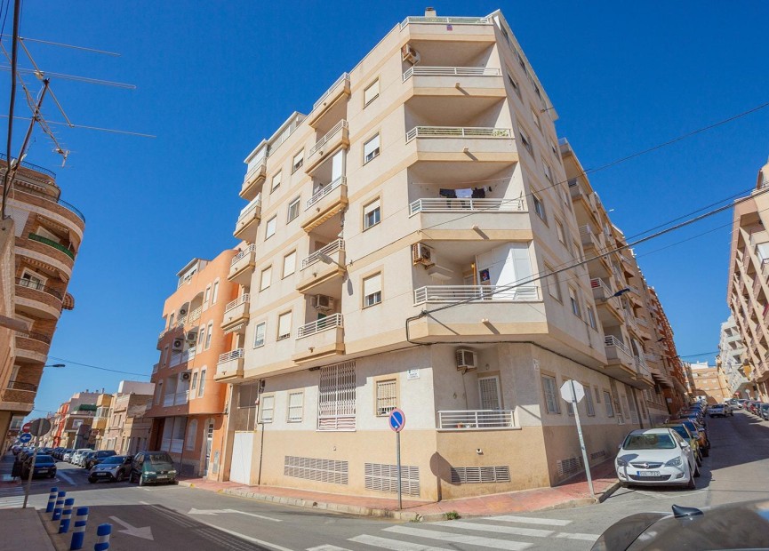 Odsprzedaż - Mieszkanie w bloku - Torrevieja - Centro