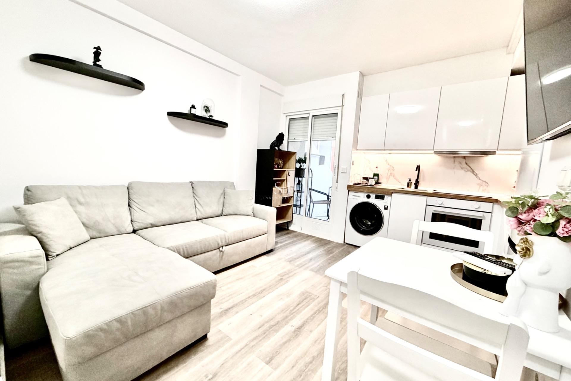 Odsprzedaż - Mieszkanie w bloku - Torrevieja - La Mata pueblo