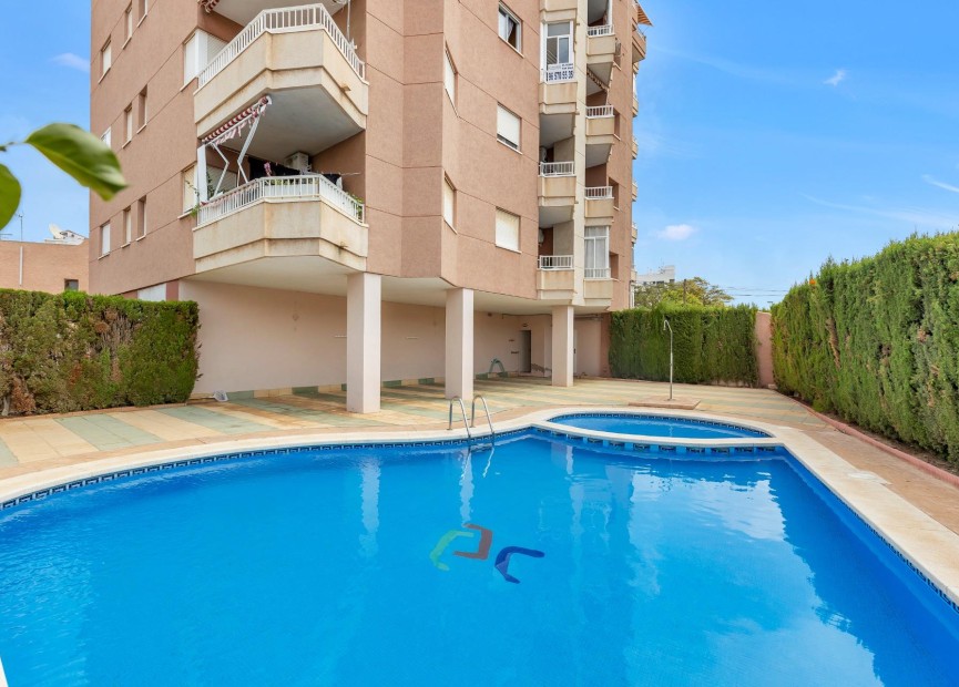 Odsprzedaż - Mieszkanie w bloku - Torrevieja - Nueva Torrevieja