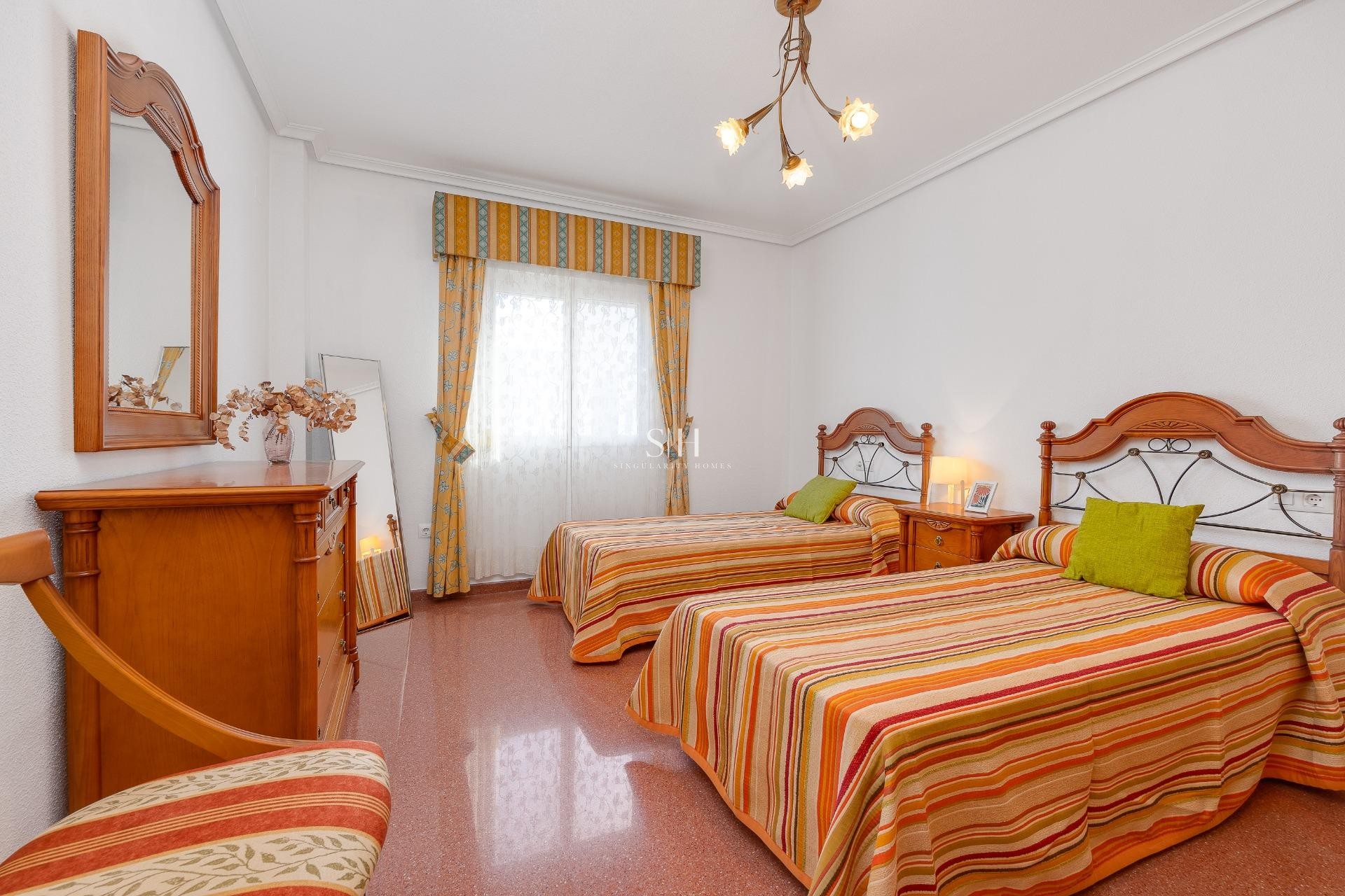 Odsprzedaż - Mieszkanie w bloku - Torrevieja - Paseo Maritimo