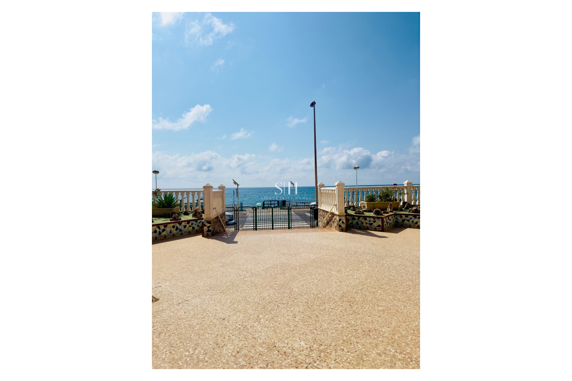 Odsprzedaż - Mieszkanie w bloku - Torrevieja - Playa de los Locos