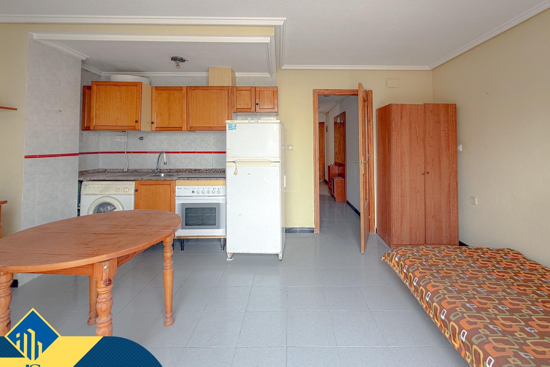 Odsprzedaż - Mieszkanie w bloku - Torrevieja - Playa de los locos