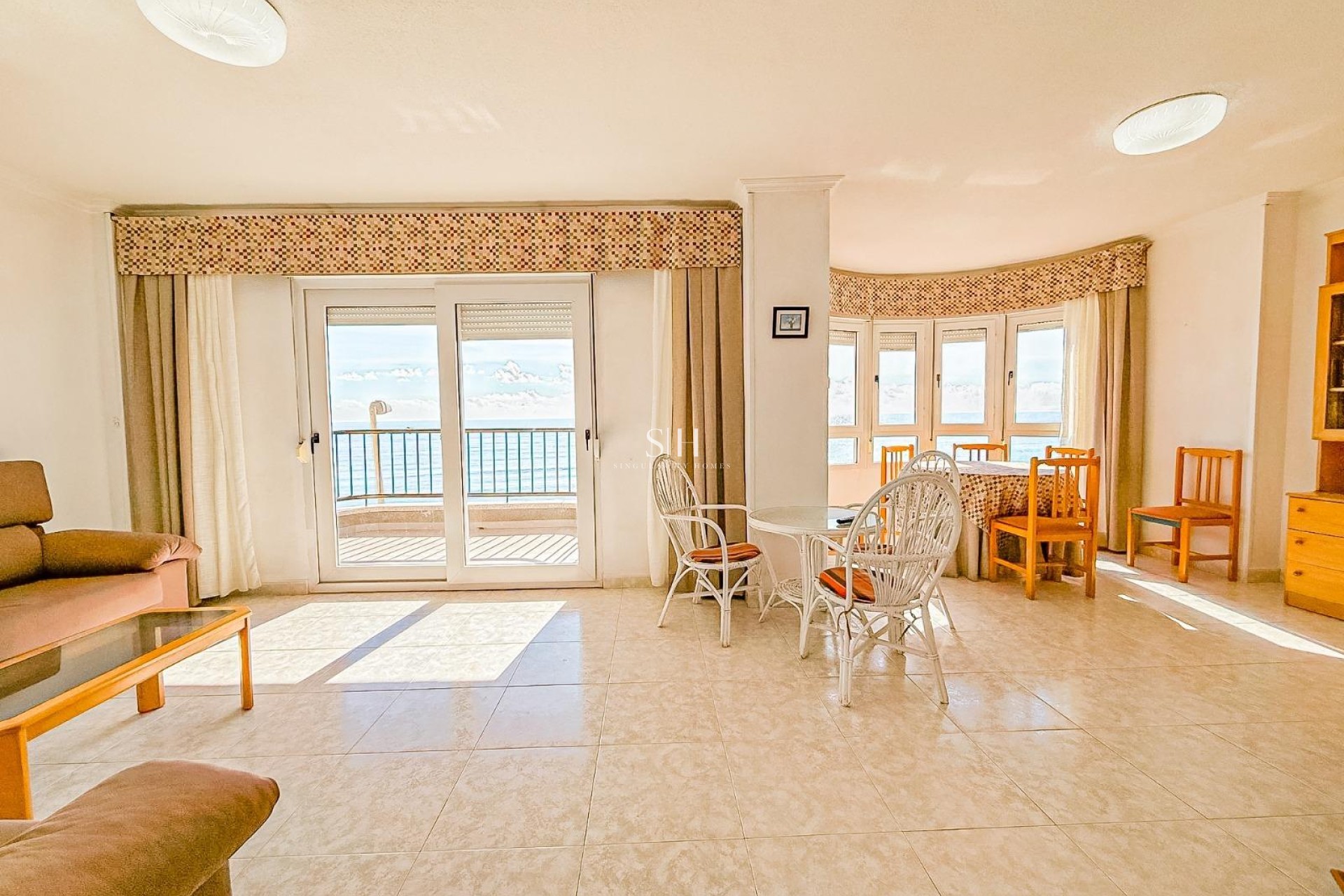 Odsprzedaż - Mieszkanie w bloku - Torrevieja - Playa de los locos