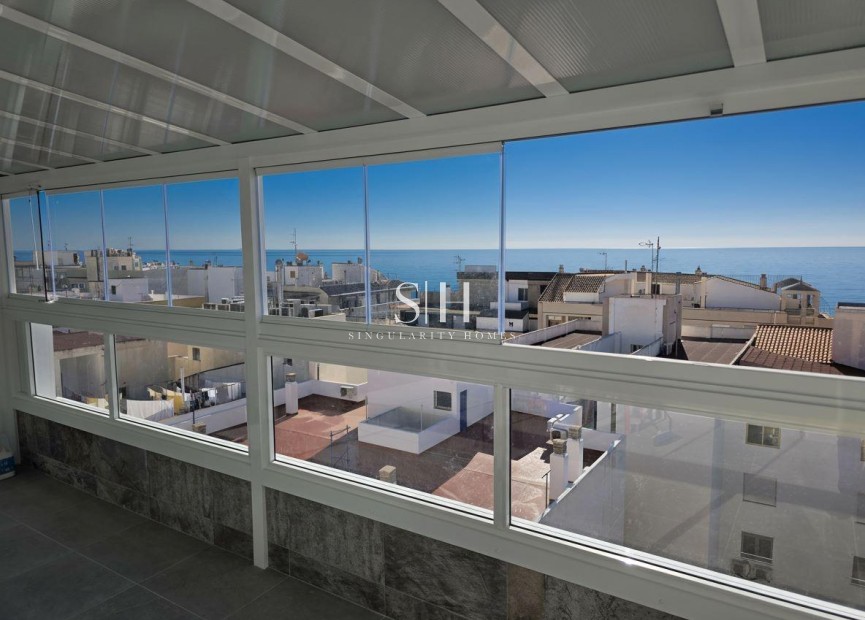 Odsprzedaż - Mieszkanie w bloku - Torrevieja - Playa del Cura