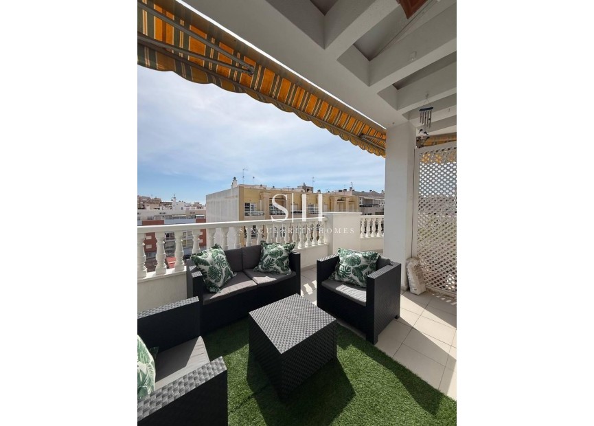 Odsprzedaż - Mieszkanie w bloku - Torrevieja - Playa del Cura