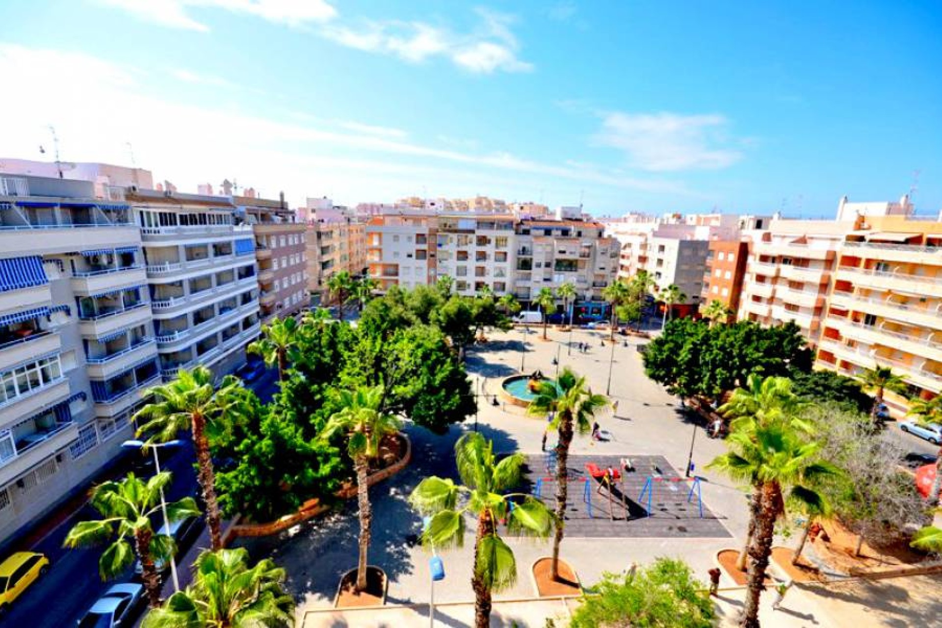 Odsprzedaż - Mieszkanie w bloku - Torrevieja - Playa del Cura