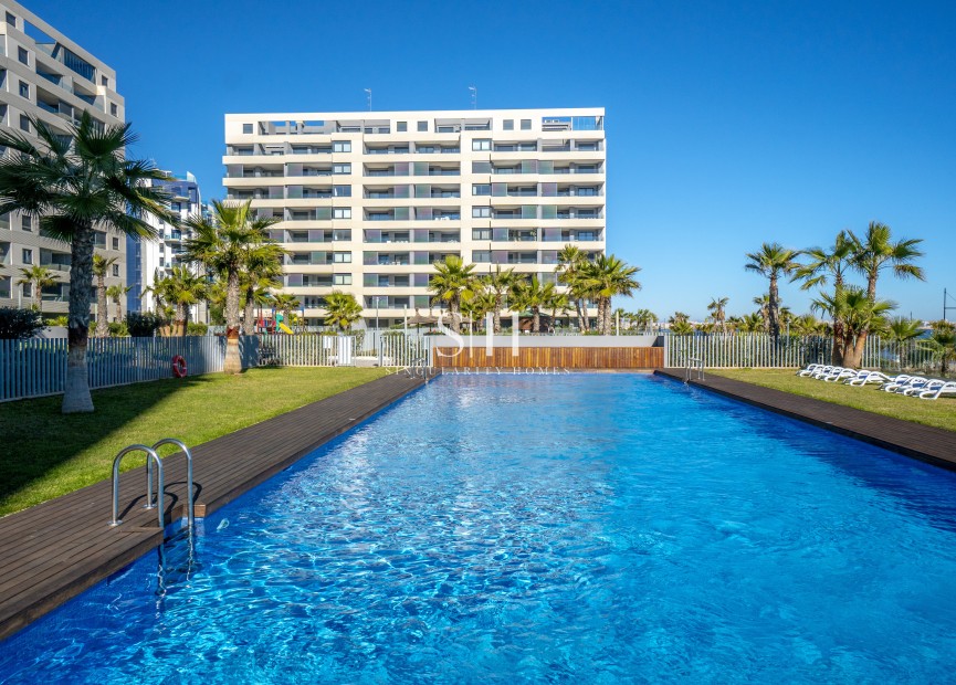 Odsprzedaż - Mieszkanie w bloku - Torrevieja - Punta prima