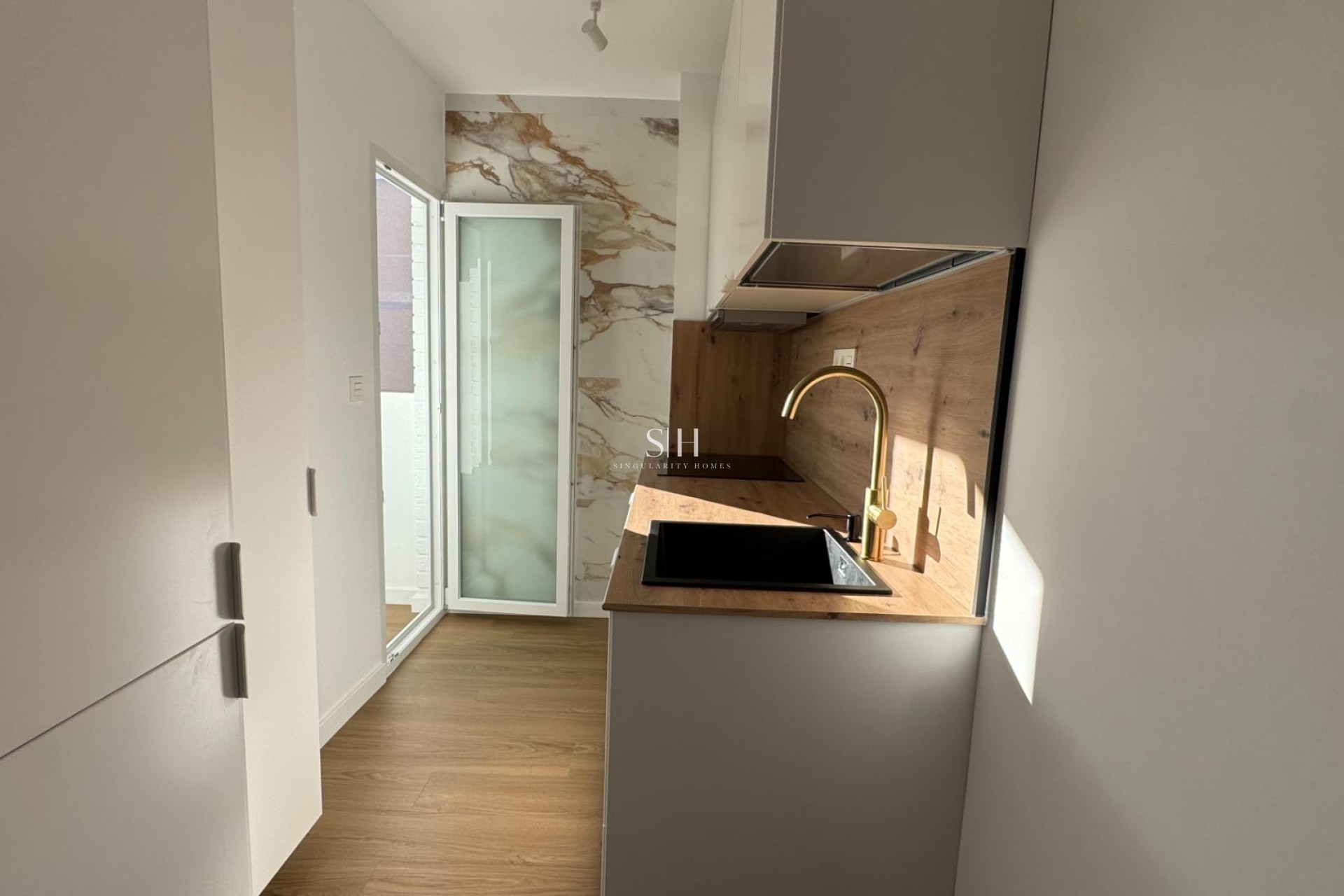 Odsprzedaż - Mieszkanie w bloku - Torrevieja - Punta prima