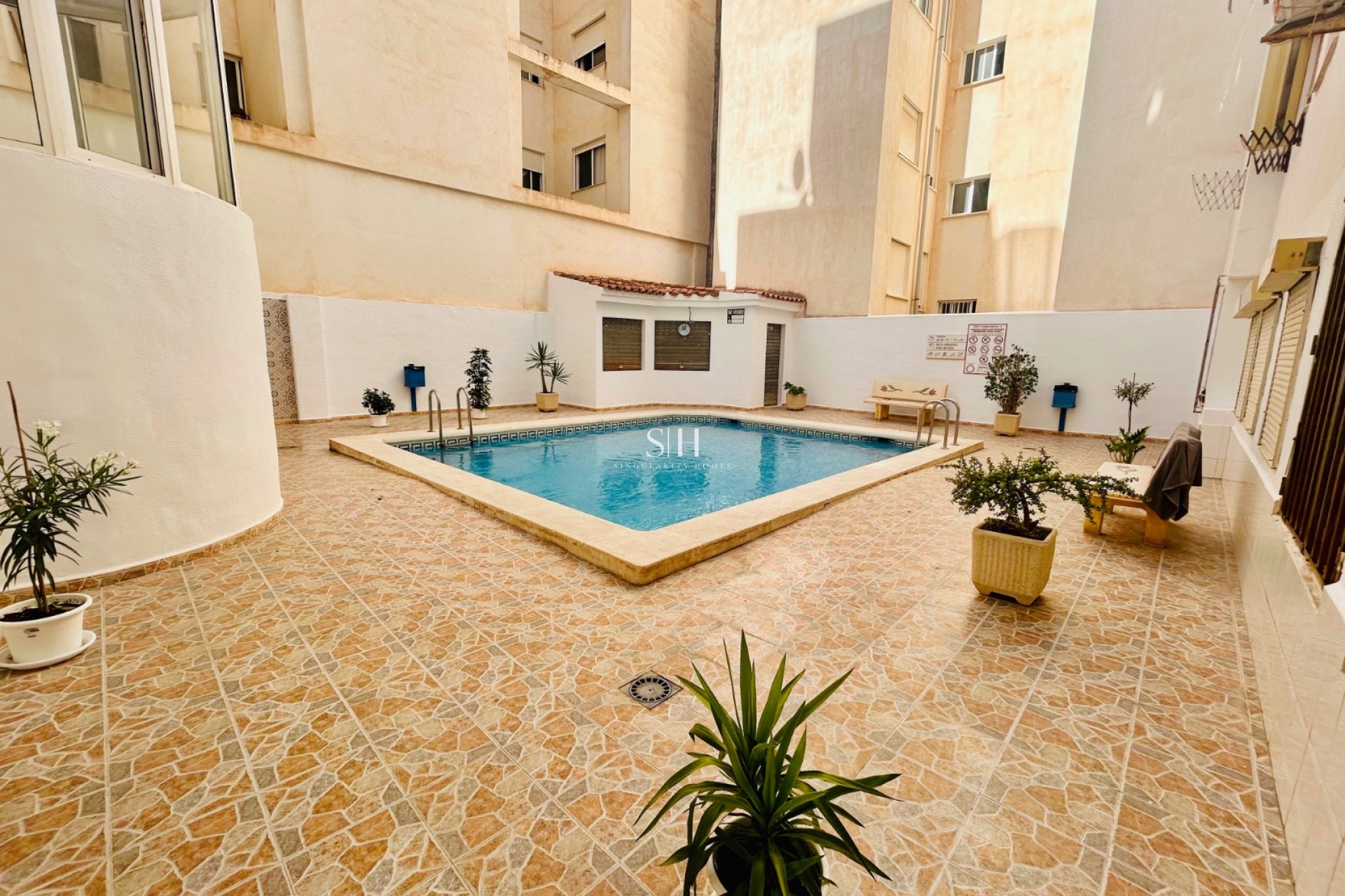 Odsprzedaż - Mieszkanie w bloku - Torrevieja - Torrevieja*