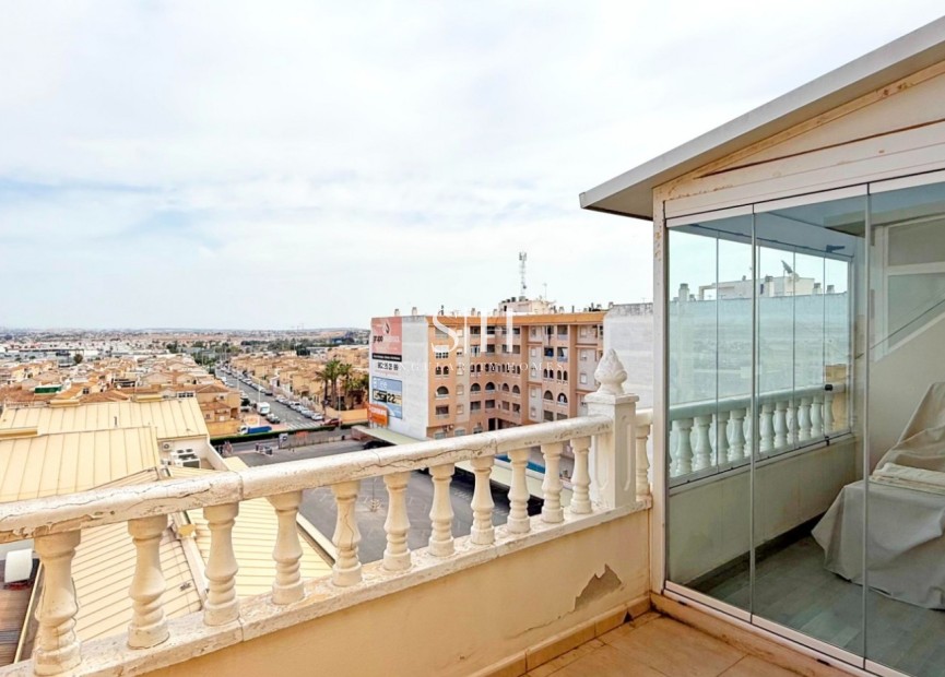 Odsprzedaż - Mieszkanie w bloku - Torrevieja