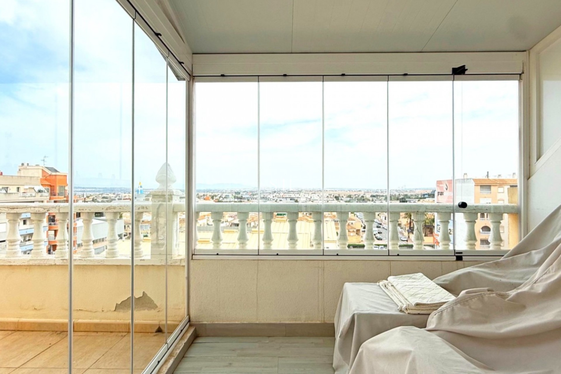 Odsprzedaż - Mieszkanie w bloku - Torrevieja