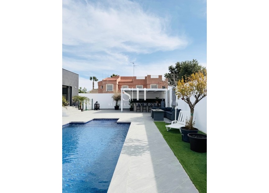 Odsprzedaż - Villa - Ciudad Quesada