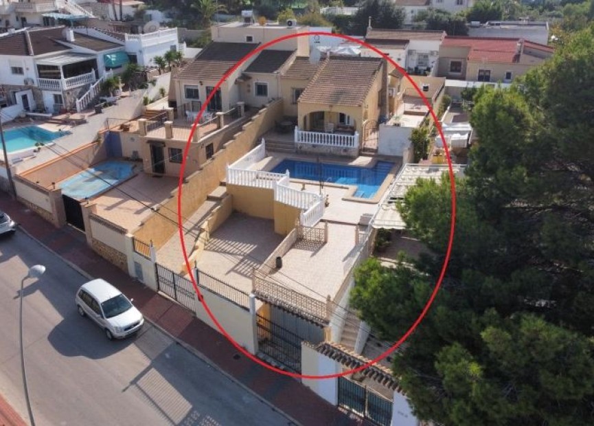 Odsprzedaż - Villa - Los Balcones - Costa Blanca