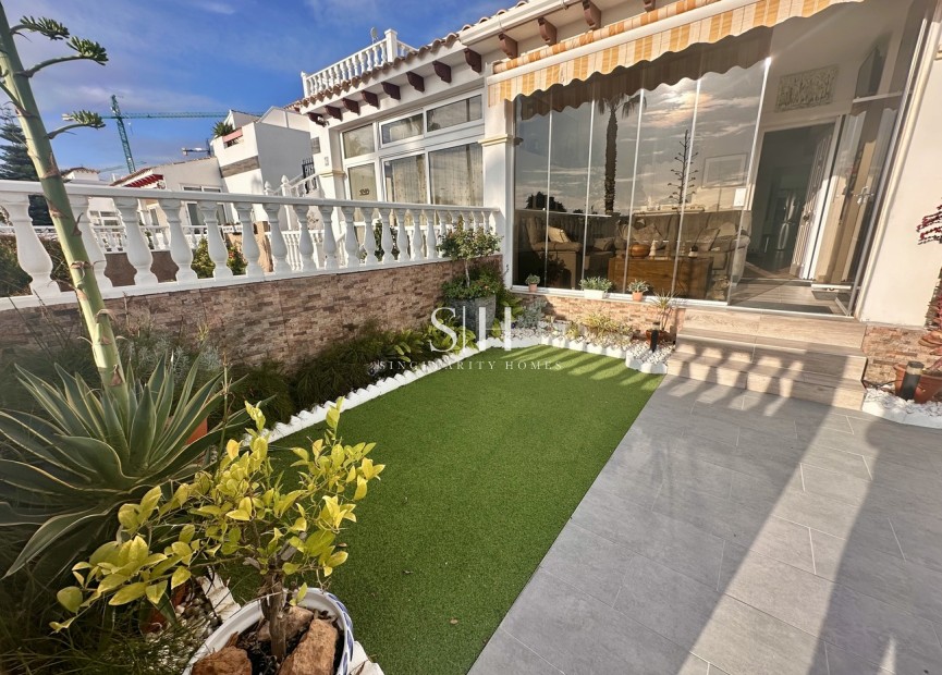 Odsprzedaż - Villa - Orihuela Costa - Ciñuelica