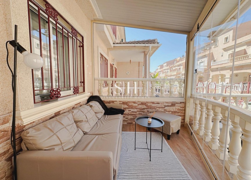Odsprzedaż - Villa - Orihuela Costa - La Zenia