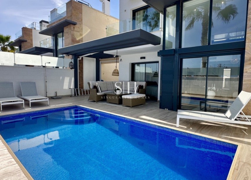 Odsprzedaż - Villa - Orihuela Costa - Lomas de Cabo Roig