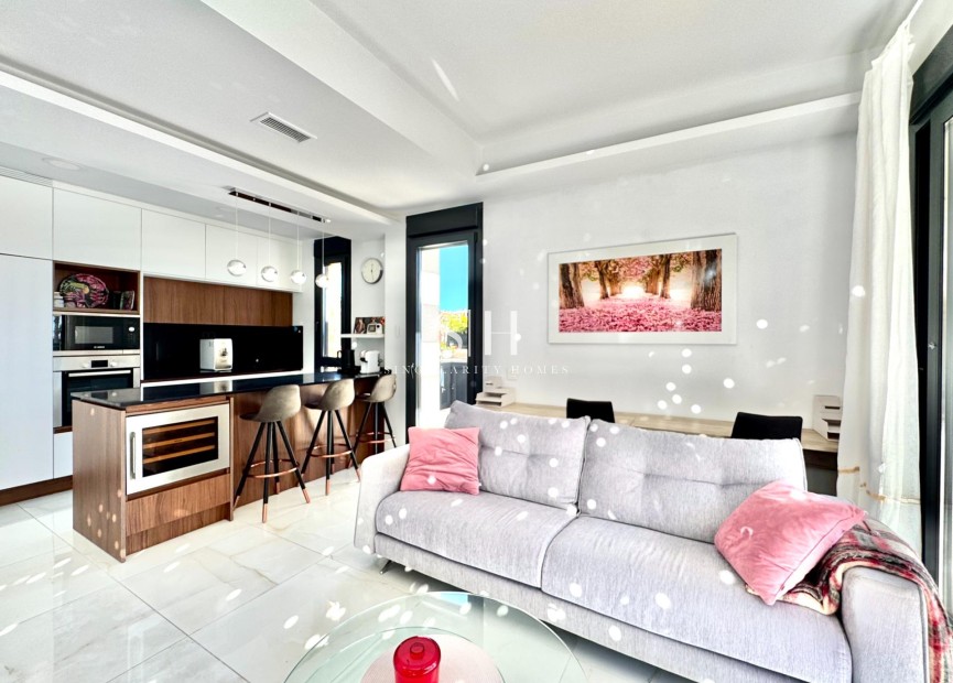 Odsprzedaż - Villa - Orihuela Costa - Lomas de Cabo Roig