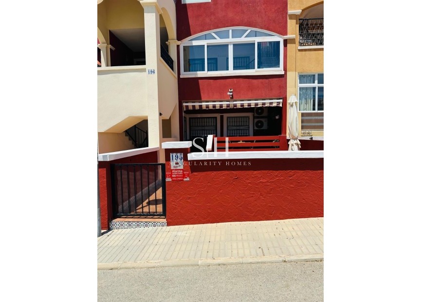 Odsprzedaż - Villa - Orihuela Costa - Los Altos