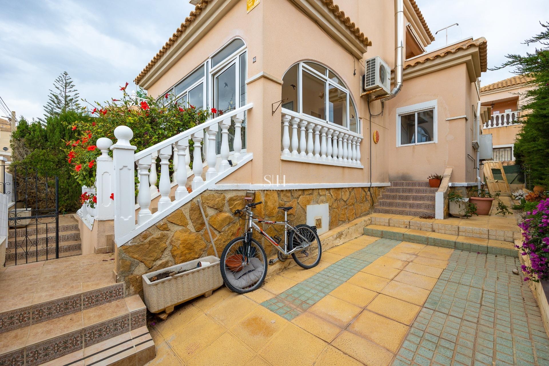 Odsprzedaż - Villa - Orihuela Costa - Villamartín-las Filipinas