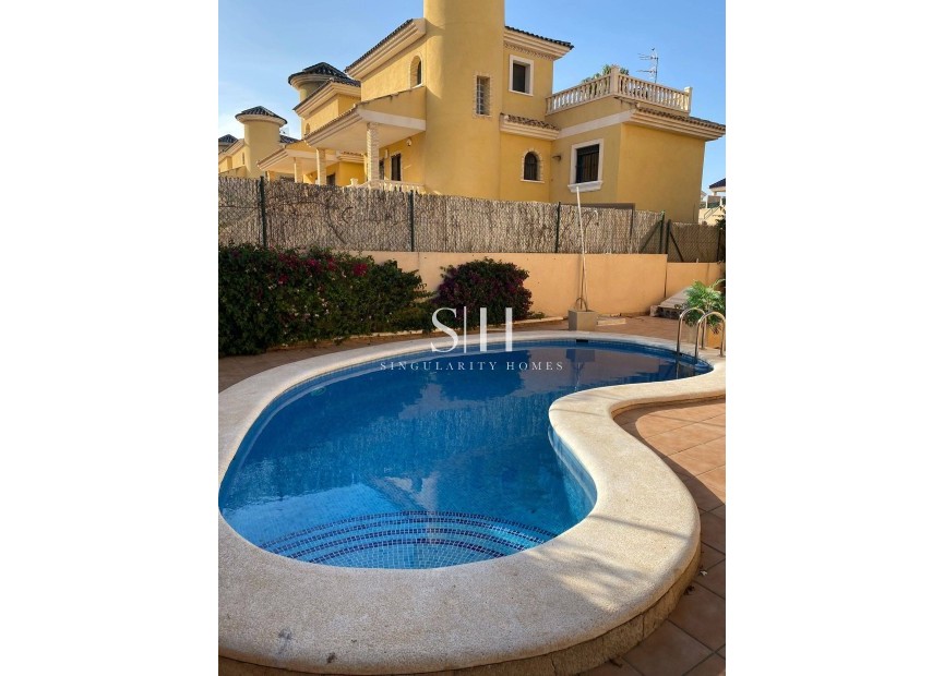 Odsprzedaż - Villa - Orihuela Costa - Villamartín-las Filipinas