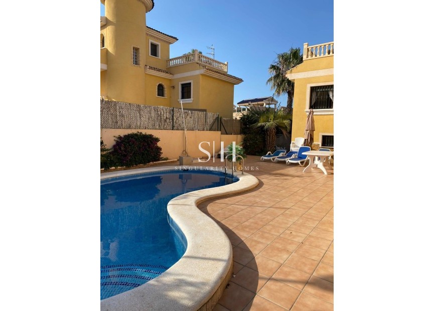 Odsprzedaż - Villa - Orihuela Costa - Villamartín-las Filipinas