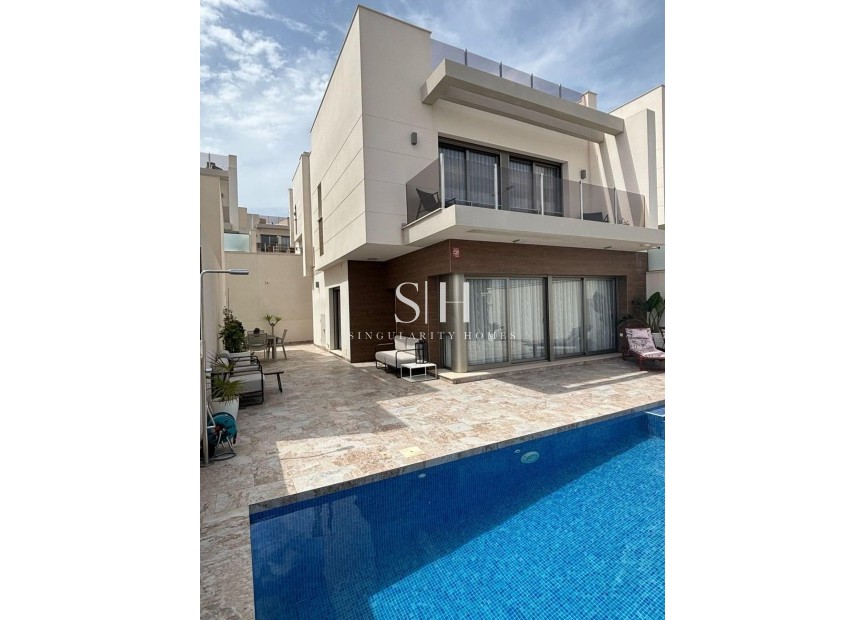 Odsprzedaż - Villa - Orihuela Costa - Villamartín-las Filipinas