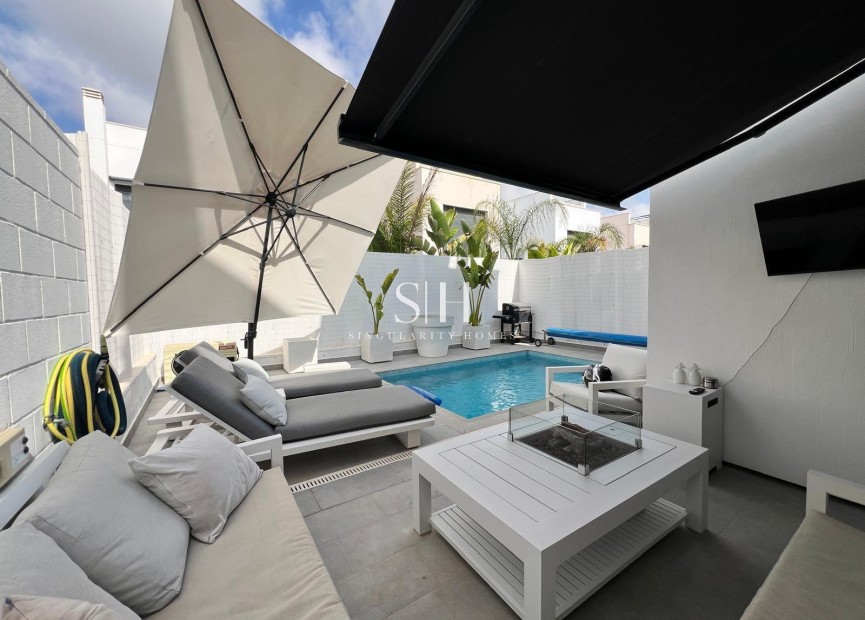 Odsprzedaż - Villa - Orihuela Costa - Villamartín-las Filipinas