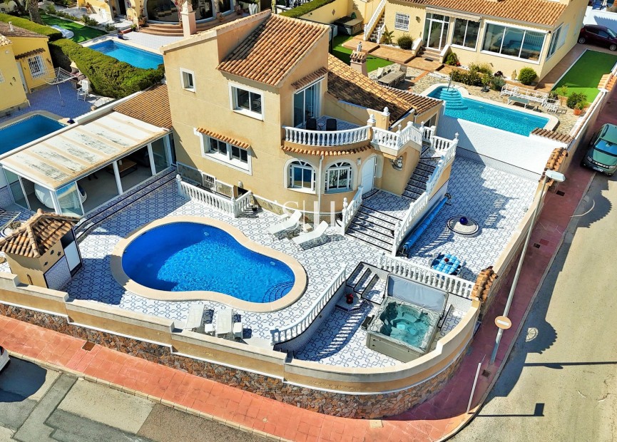 Odsprzedaż - Villa - Orihuela Costa - Villamartin