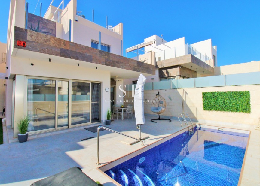 Odsprzedaż - Villa - Orihuela Costa - Villamartin
