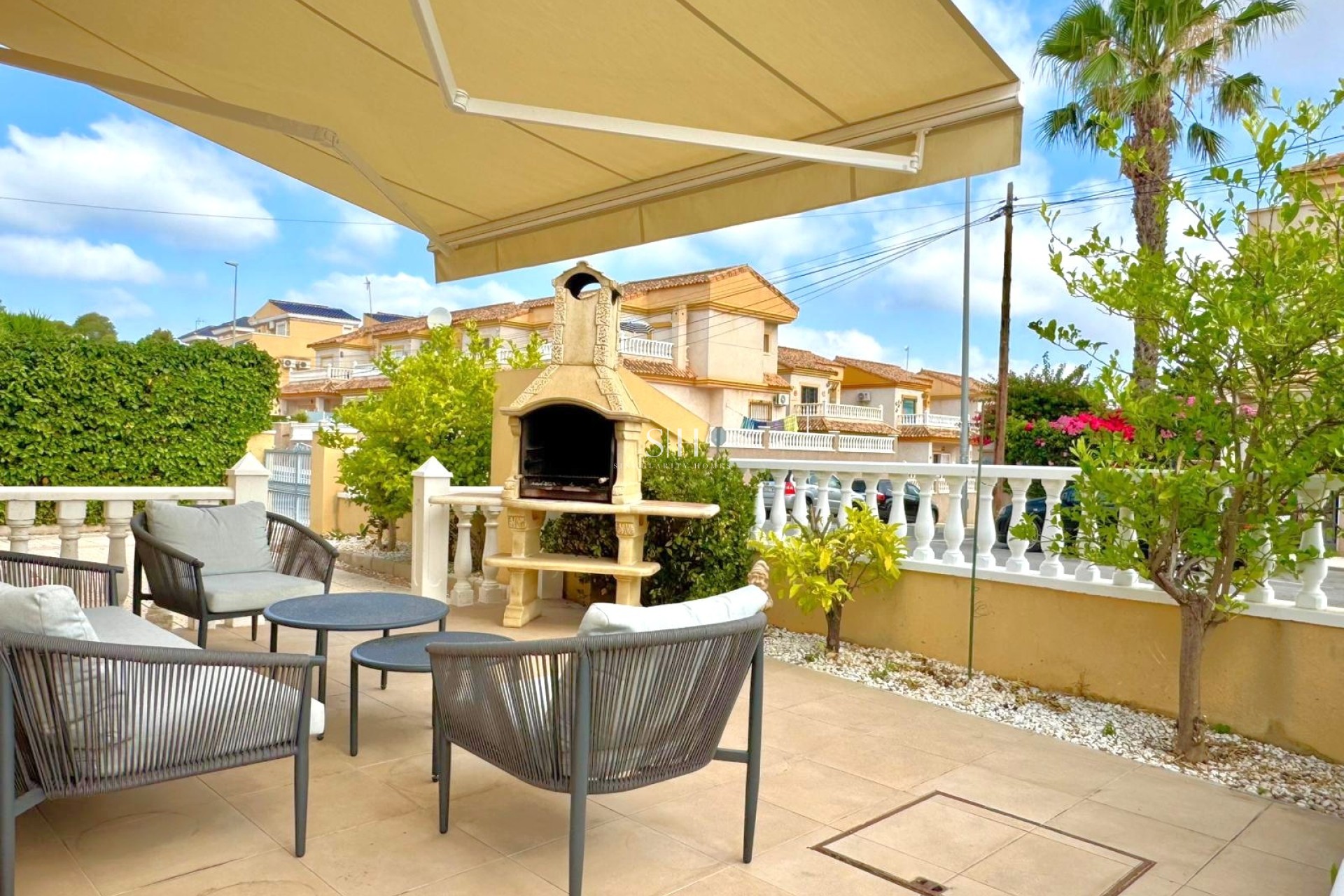Odsprzedaż - Villa - Orihuela Costa - Villamartín