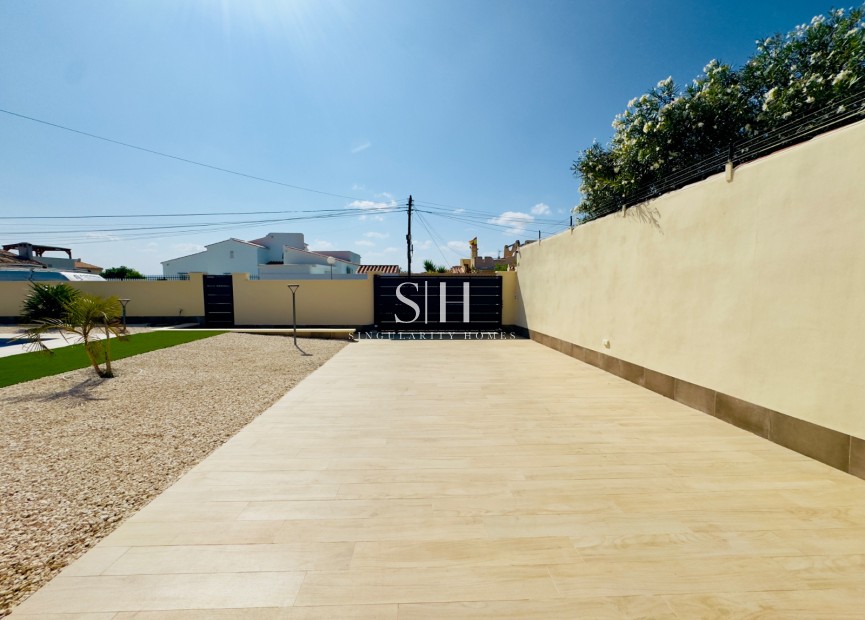 Odsprzedaż - Villa - Torrevieja - La Siesta - El Salado -  Torreta