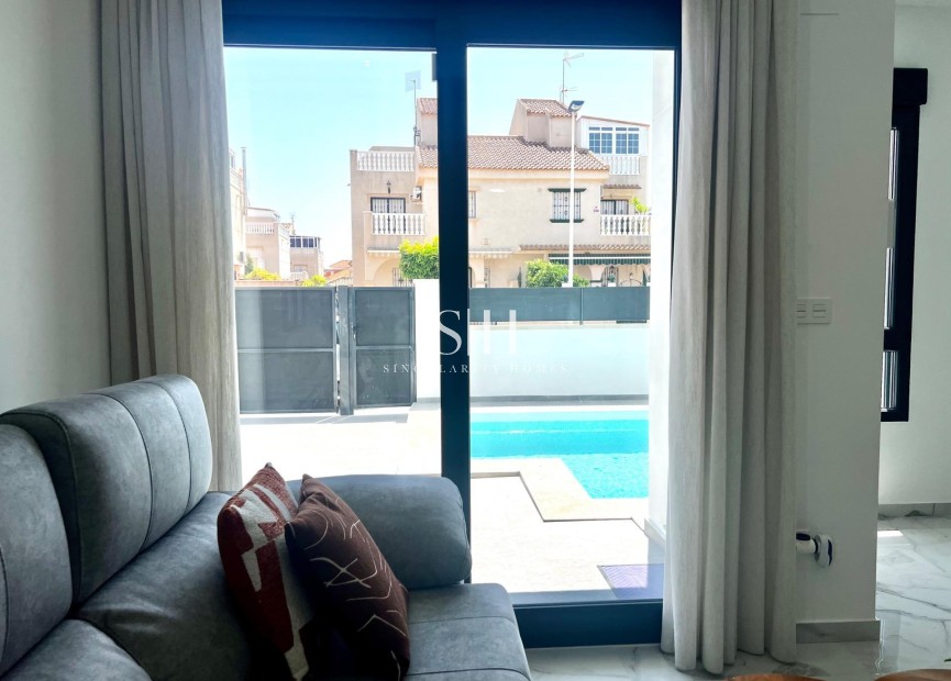 Odsprzedaż - Villa - Torrevieja - La Siesta - El Salado - Torreta