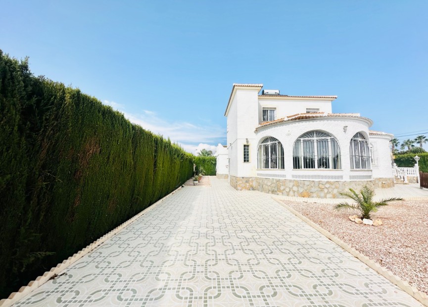 Odsprzedaż - Villa - Torrevieja - La Siesta - El Salado -  Torreta