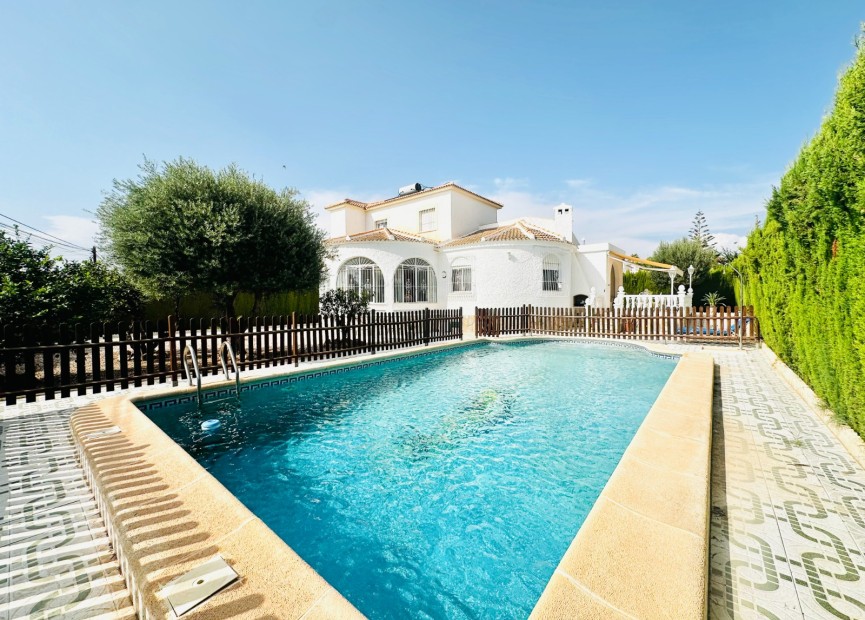 Odsprzedaż - Villa - Torrevieja - La Siesta - El Salado -  Torreta