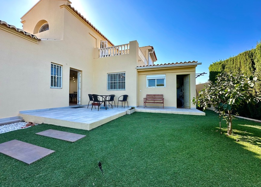 Odsprzedaż - Villa - Torrevieja - Torreta Florida