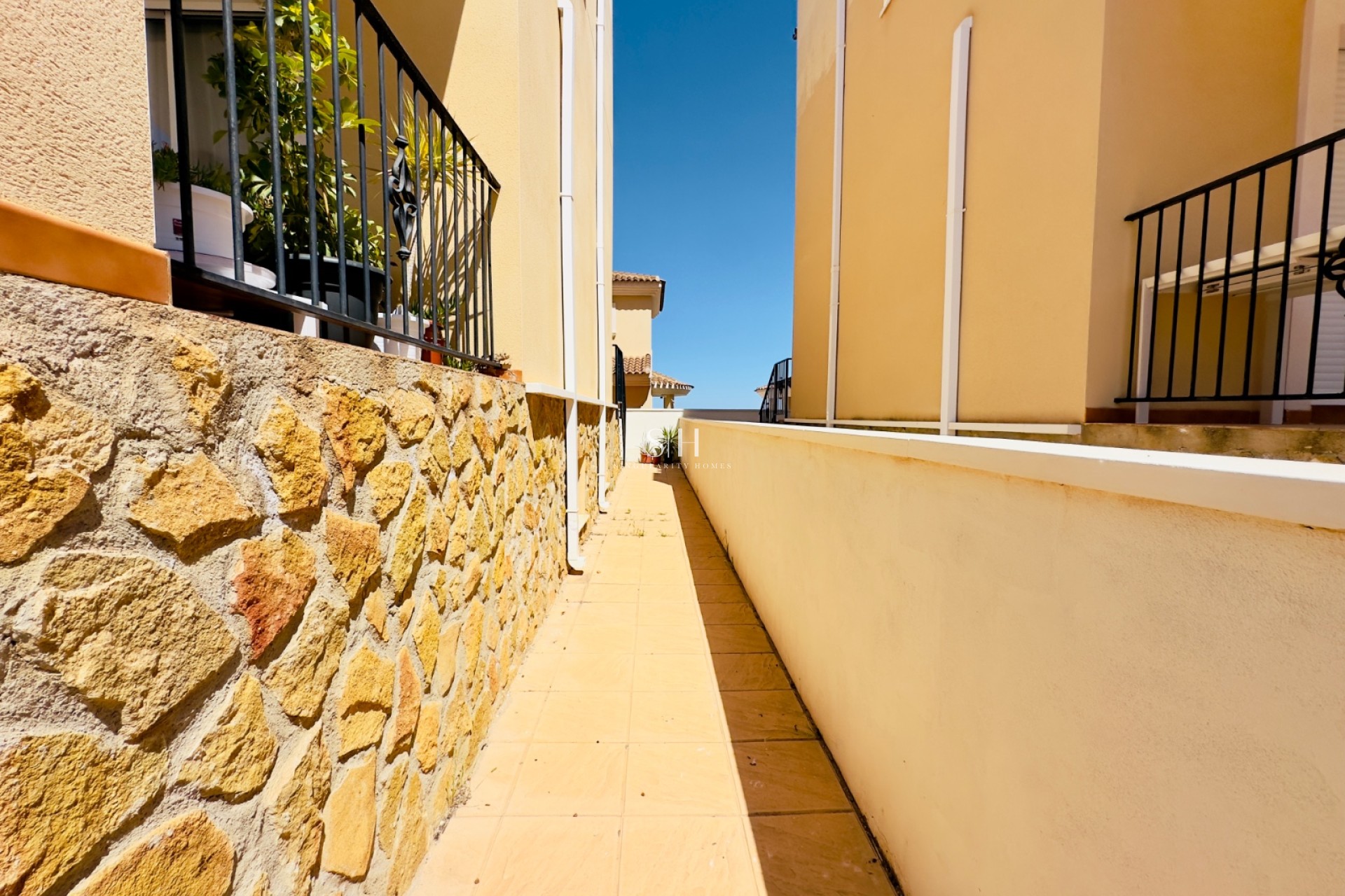 Перепродажа - Casa - San Miguel de Salinas - Ciudad de las comunicaciones