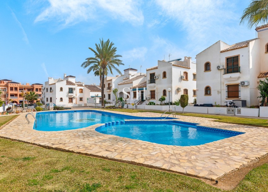 Перепродажа - Квартира / квартира - Orihuela Costa - PAU 8